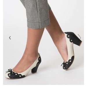 Vintage style black & cream cutout leatherette wiggle pump